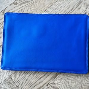 Blue structured clutch